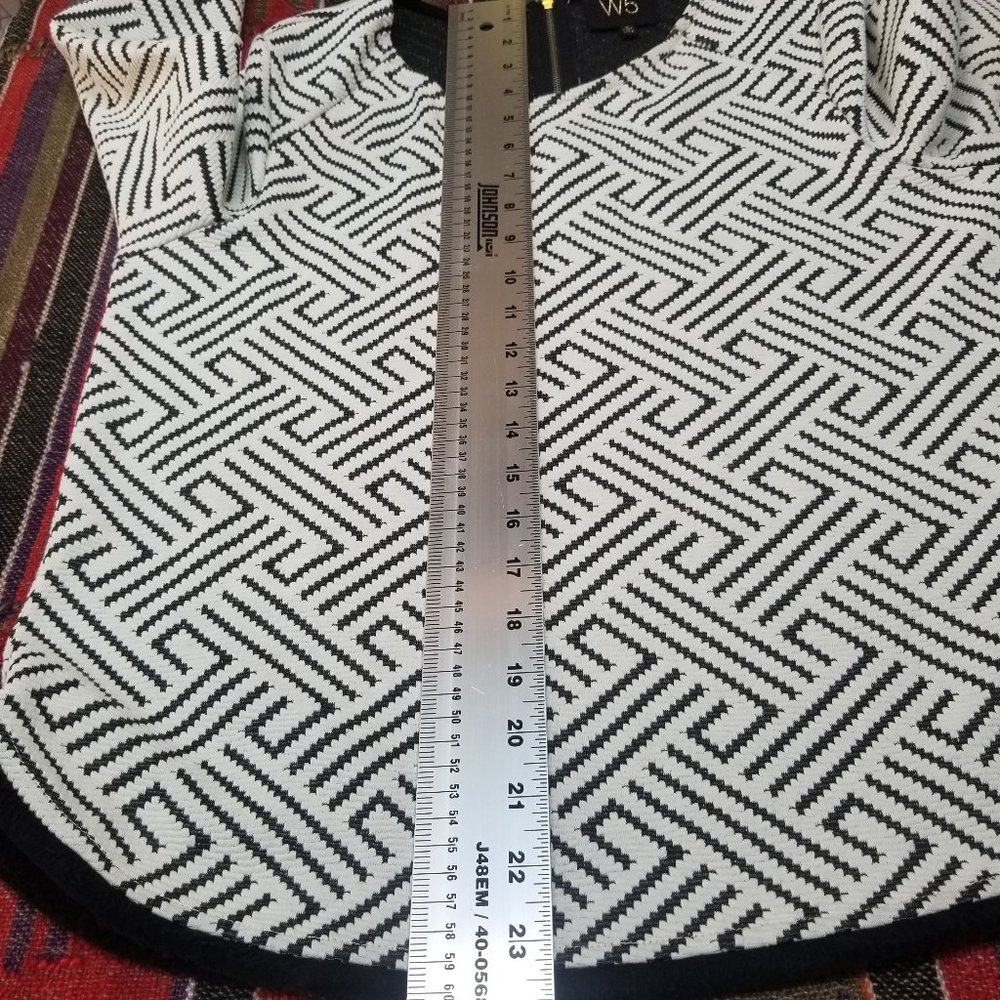 W5 Black & White Geometric Print 3/4 Sleeve Top - Picture 6 of 6